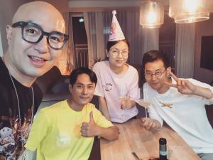 홍석천, 이기찬과 함께 왁스 생일 축하 &apos;오랜만에 보는 근황&apos;