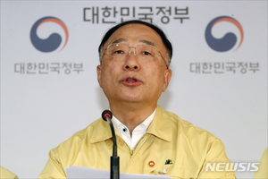 홍남기 "여건상 기본소득제 도입 적절치 않아" 입장 고수