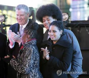 뉴욕시장, 흑인사망 항의시위중 체포된 딸에 "자랑스럽다"