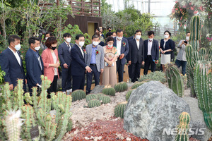 국내 최대 선인장 온실 갖춘 창원수목원 개원