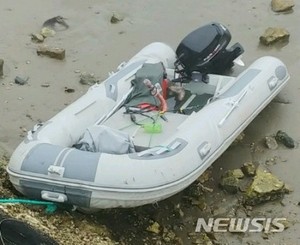 구명조끼·빵 봉지 등…태안서 또 미확인 보트 발견