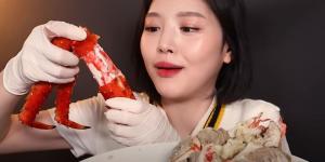 유튜버 문복희, 대왕 킹크랩 먹방 하루만에 120만뷰 돌파 "한 두번 먹어본 솜씨가 아냐"