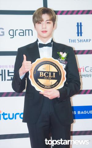 [HD포토] 강다니엘, ‘심쿵 아이컨택’ (2020브랜드고객충성도대상)