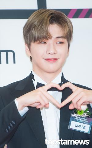 [HD포토] 강다니엘, ‘상큼한 손하트’ (2020브랜드고객충성도대상)