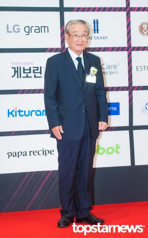 [HD포토] 이순재, ‘근엄한 포토타임’ (2020브랜드고객충성도대상)