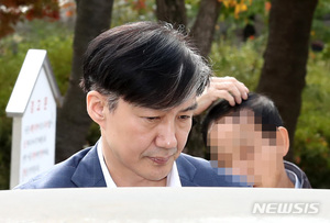 "조국, 박근혜 재판장과 식사" 주장한 우종창에 실형 구형