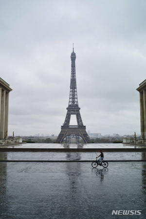 &apos;프랑스의 상징&apos; 에펠탑, 3개월 만에 문연다