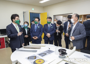 환경장관 "&apos;그린뉴딜&apos; 성공 위해 환경기술 개발 지원"