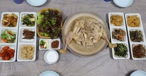 ‘2TV 저녁 생생정보-비법 24시’ 여름 보양식으로 최고!…마카닭백숙+닭불고기 맛집