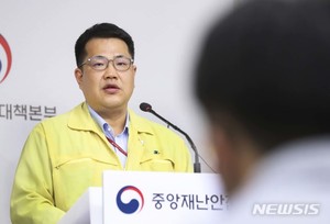 서울·경기 인력사무소 점검해보니…좁은 공간서 마스크 벗고 대화 여전