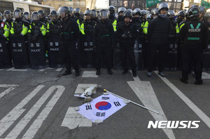 &apos;박근혜 탄핵반대&apos; 집회중 사망…2심도 "국가가 일부배상"