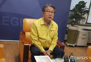 &apos;긴급생계자금 부당수령 논란&apos; 이승호 대구 경제부시장 사의