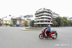 베트남 기업가, 코로나19 실직자 돕기 위해 무료 쌀지급 ATM 운용