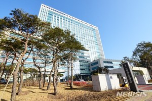 초등생 강제추행한 50대 담임교사 벌금 3천만원