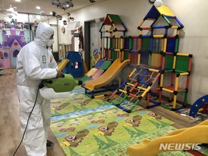 화성 동탄3동 어린이집 원장, 군포 53번과 접촉...어린이집 일시폐쇄