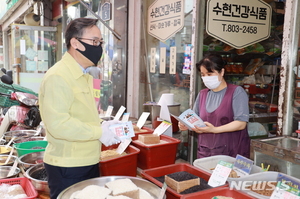 금천구청장, 전통시장 방문…소상공인 지원사업 홍보