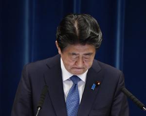 아베 측근 구속에 일본 유권자 76％ "아베에 책임"…지지율 40％ 붕괴