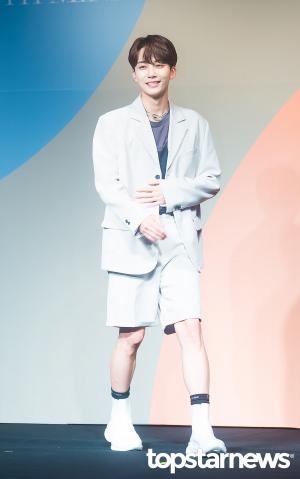 [HD포토] 세븐틴(Seventeen) 정한, ‘수줍은 미소로 등장’ (Left&Right)