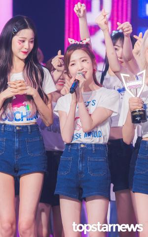 [HD포토] 아이즈원(IZ*ONE) 혼다 히토미, ‘멤버들에게 사랑받는 히짱’ (쇼챔피언)