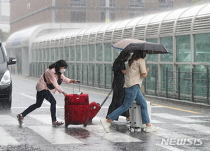 제주도 전역에 호우주의보…"국지성 호우 주의해야"