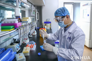 중국, 칸시노 코로나19 백신 인민해방군에 사용 승인