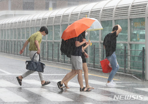 제주 한라산 호우경보 격상…시간당 30㎜ 매우 강한 비