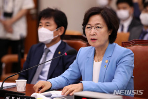 추미애, &apos;조국 수사&apos; 두고 "무리한 수사 있었다" 답변(종합2보)