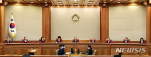 폭행도 강제추행죄로 처벌하는 형법 조항…헌재 "합헌"