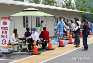 정부 "의료진 피로도 큰 문제…인력 명단 확보해 교체 지원"