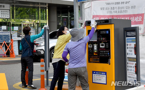 사찰→설명회, &apos;교내전파 의심&apos;도…"정부 방역만으론 한계"(종합2보)