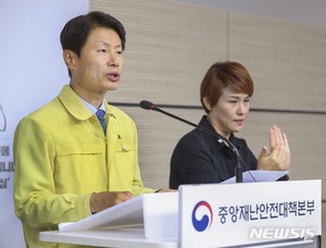 정부 "의료진 피로도 큰 문제…인력 명단 확보해 교체 지원"(종합)