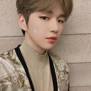 강다니엘, 남자 개인 부문 최애돌 누적 순위 1위 달성…컴백 앞두고 &apos;기부천사 등극&apos;