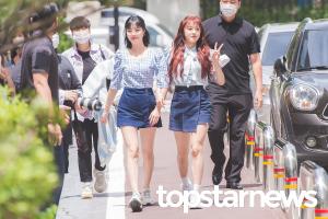 [HD포토] (여자)아이들((G)I-DLE) 수진-우기, ‘팬들의 사랑을 받으며’ (퀴즈 위의 아이돌 출근길)