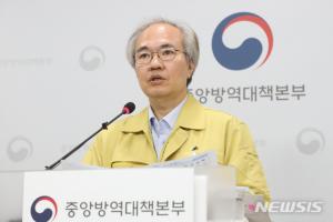 질본, 모더나 코로나19 백신 임상에 "56세 이상 60명 결과 없어…지켜봐야"