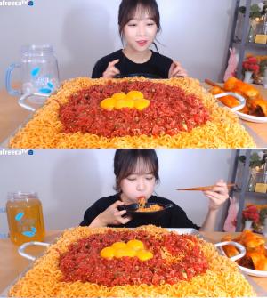 "비빔면 8봉지에 육회 1kg"…쯔양, 위 크기 걱정 없는 육회비빔면 먹방
