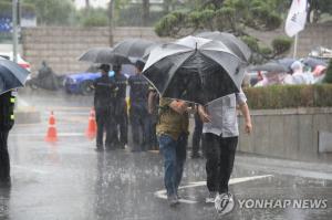 [날씨] 금요일 수도권·내륙 소나기, 서울 낮 최고 30도…전국 지역별 현재 날씨