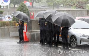 제헌절 낮 최고 32도, 오후부터 천둥·번개 동반 소나기…전국 지역별 현재 날씨