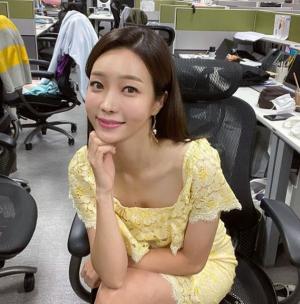 MBC 박지민 아나운서, 노란 원피스 입고 "금손 쌤 덕분…다들 못알아봐"