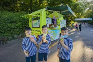 송일국, 인스타 속 훌쩍 큰 삼둥이 아들 대한-민국-만세 근황은?…"벌써 나이 10살"