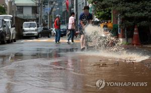 어제오늘 시간당 최대 90mm 폭우, 내일부터 차츰 갤 듯…전국 지역별 현재 날씨