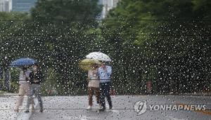 [날씨] 전국 곳곳 &apos;물 폭탄&apos;…오늘 온종일 천둥·번개 동반한 강한비