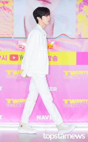 [HD포토] 김우석, ‘걸어다니는 조각상’ (트웬티트웬티)