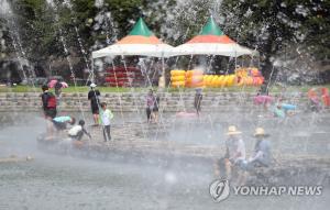 [날씨] 전국에 폭염특보…낮 최고기온 38도 &apos;찜통더위&apos;