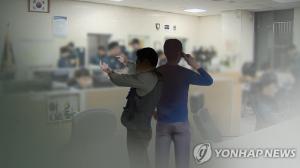 보건소 검사 직원 껴안고 난동 부린 사랑제일교회 교인 부부, 코로나19 확진 판정…포천시 "고발 조치 검토"