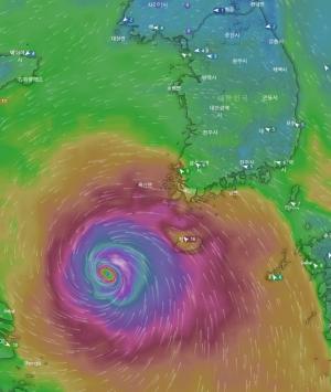 태풍 바비 현재 초속 45m, 현재 위치는 제주 서해상…매우 &apos;강&apos;으로 발달, 달리는 차를 뒤집을 수 있는 바람