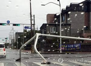 제주 440㎜ 물 폭탄·흑산도 초속 47ｍ 태풍 &apos;바비&apos; 피해 속출