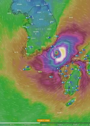 9호 태풍 &apos;마이삭&apos; 예상 이동경로 계속 변경되…조금씩 일본에 가까워져