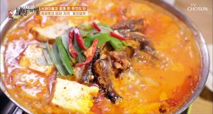 &apos;식객 허영만의 백반기행&apos; 신 김치 꽁치찌개, 정경호 취향 저격 서래마을 맛집