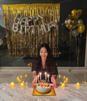 한예슬, 40번째 생일 파티 중…“태어난 사람 중 제일 예뻐”