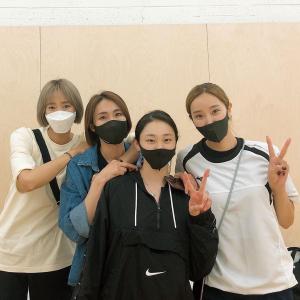 "전현직 배구선수들의 만남"…한유미, 한송이-이숙자-시은미와 회동